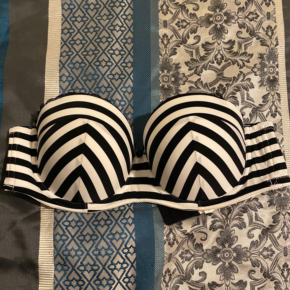 Torrid curve strapless push up